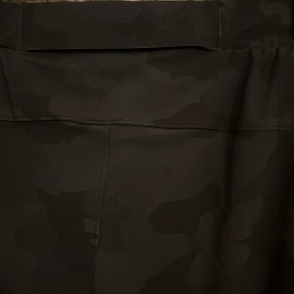 Lululemon Mens Surge Joggers SZ LRG in Black Camo - Picture 6 of 7